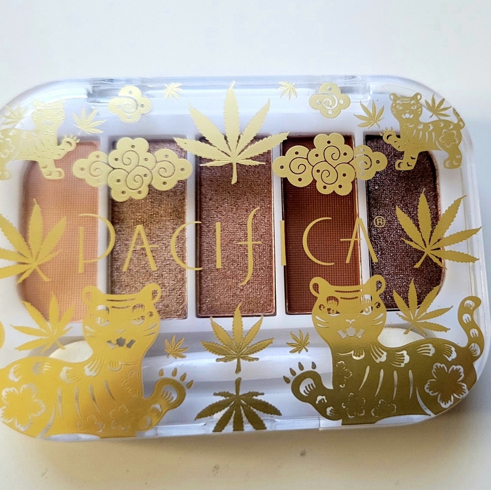 Pacifica Wild Hemp eyeshadow pallette